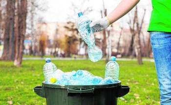 Thùng rác nhựa: giải quyết gánh nặng ô nhiễm môi trường